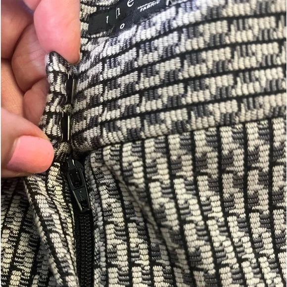 THEORY TRECCA TAILORED GEOMETRIC PRINT DRESS PANT SIZE 0 - Picture 3 of 14